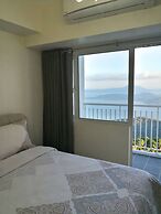 Blowing in the Wind - Lake View Apartments