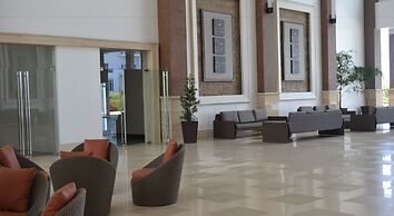 Blowing in the Wind - Lake View Apartments