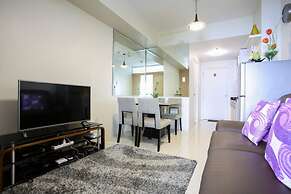 Blowing in the Wind - Lake View Apartments