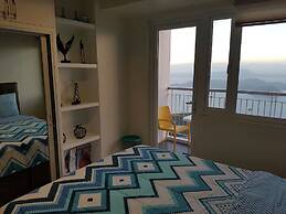 Blowing in the Wind - Lake View Apartments