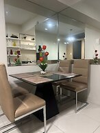 Blowing in the Wind - Lake View Apartments