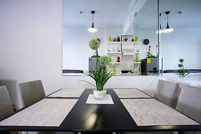 Blowing in the Wind - Lake View Apartments