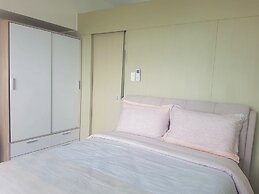 Blowing in the Wind - Lake View Apartments