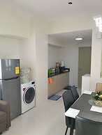 Blowing in the Wind - Lake View Apartments