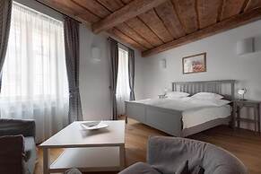 Hotel At the White Lily
