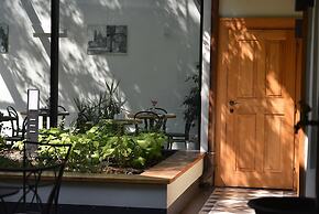 Hotel At the White Lily