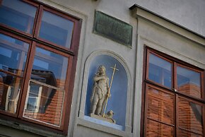 Hotel At the White Lily