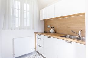 Hotel At the White Lily