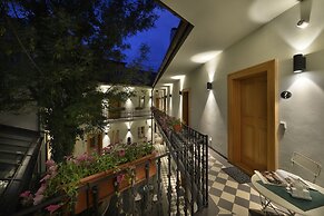 Hotel At the White Lily