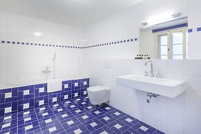 Hotel At the White Lily