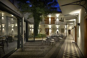 Hotel At the White Lily