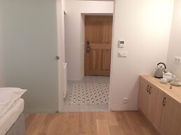 Hotel At the White Lily