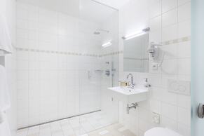 Hotel At the White Lily