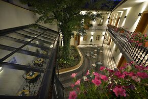 Hotel At the White Lily