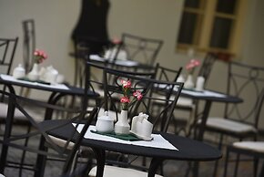 Hotel At the White Lily