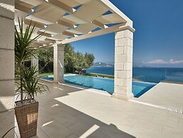 Avra Luxury Villa