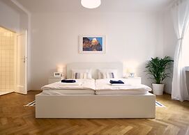 Opera Street Apartments