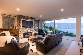 Sagittarius DH Lake View Villa