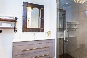 Sagittarius DH Lake View Villa