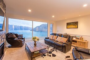 Sagittarius DH Lake View Villa