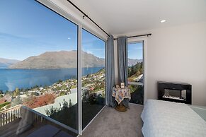 Sagittarius DH Lake View Villa