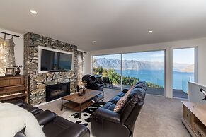 Sagittarius DH Lake View Villa