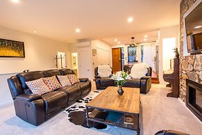 Sagittarius DH Lake View Villa