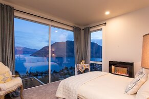 Sagittarius DH Lake View Villa