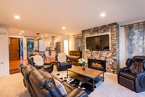 Sagittarius DH Lake View Villa