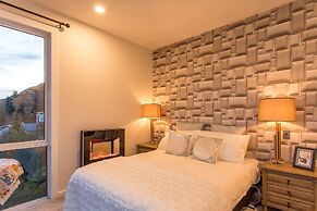 Sagittarius DH Lake View Villa