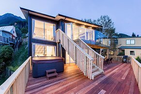 Sagittarius DH Lake View Villa