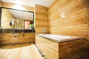 New Knight Royal Hotel