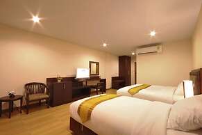 Paragon Suites Resort