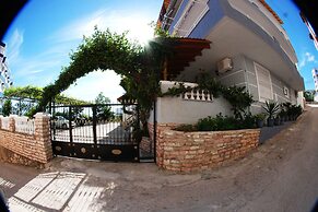 Hotel Vila Alvin & Apartments