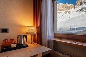 Hotel Col Di Lana
