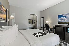 Paris Inn & Suites