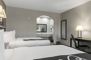 Paris Inn & Suites