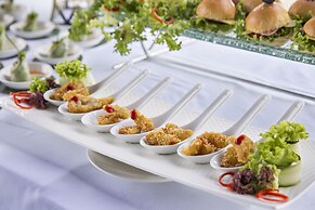 Yarra Ocean Suites Danang