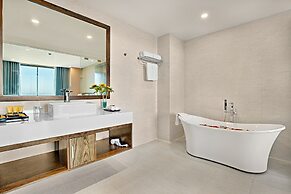 Yarra Ocean Suites Danang