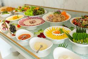 Yarra Ocean Suites Danang