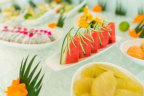 Yarra Ocean Suites Danang