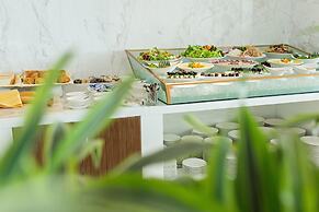 Yarra Ocean Suites Danang