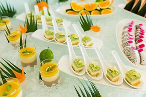 Yarra Ocean Suites Danang