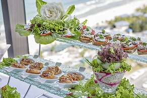 Yarra Ocean Suites Danang