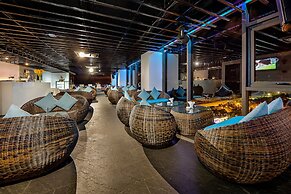 Yarra Ocean Suites Danang