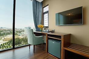 Yarra Ocean Suites Danang