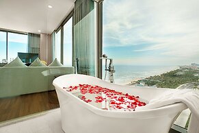 Yarra Ocean Suites Danang