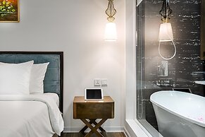 Adaline Hotel & Suite