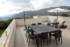 Keshet Eilon Villas and Suites