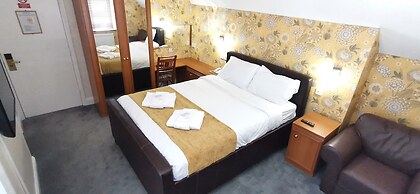 Russell Hotel